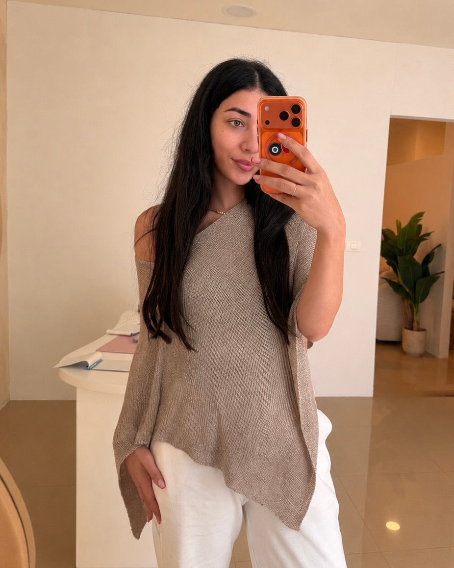 ‘Demi’ top