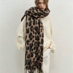 Leo scarf