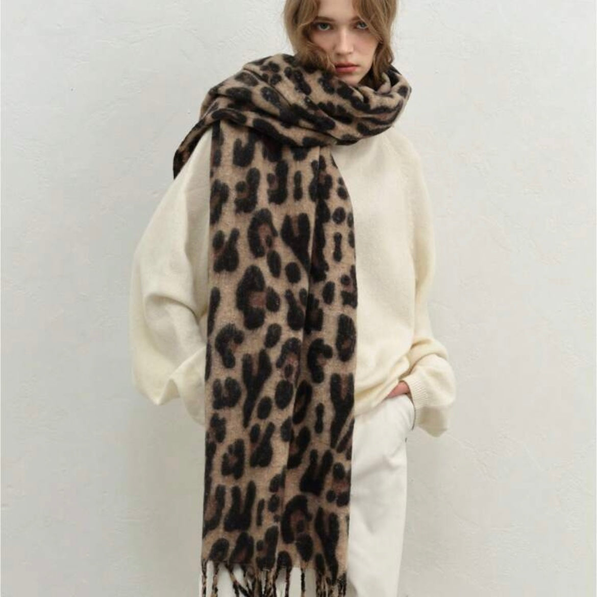 Leo scarf