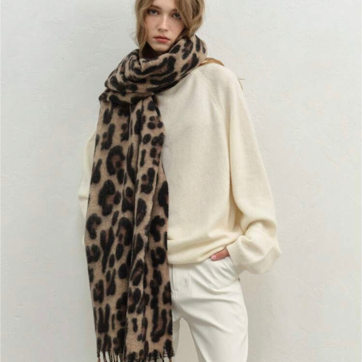 Leo scarf